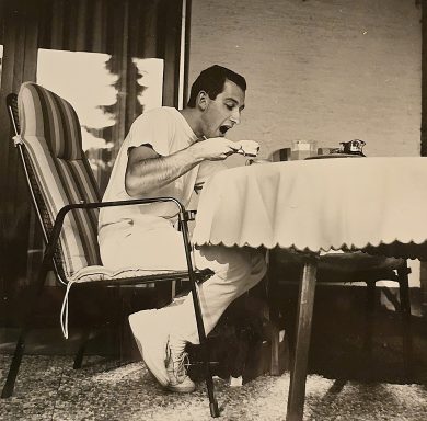 Joachim Braun eating strawberry cake